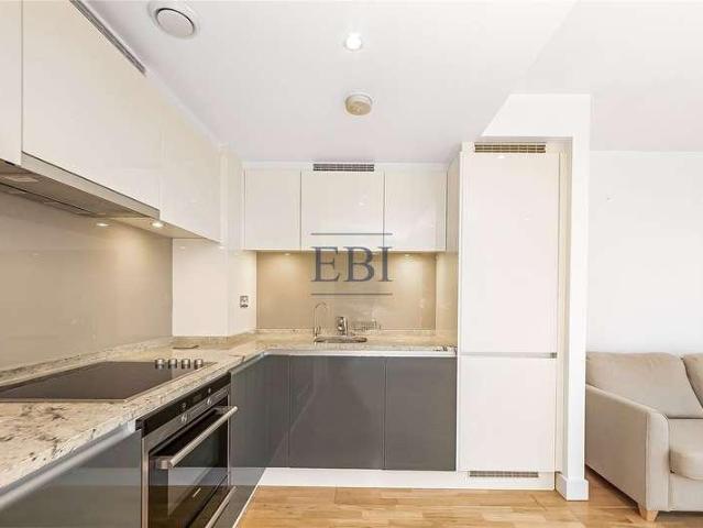 Flat for sale in Canary Wharf, Greater London