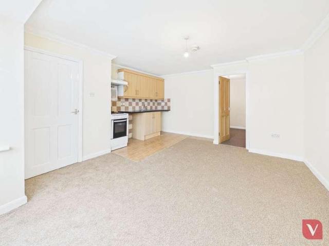 Flat for sale in Spring Park, Luton
