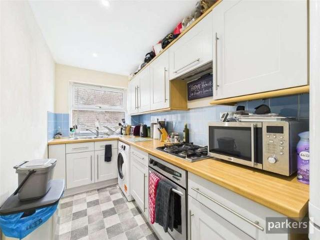 Flat for sale in Wokingham, Emmbrook
