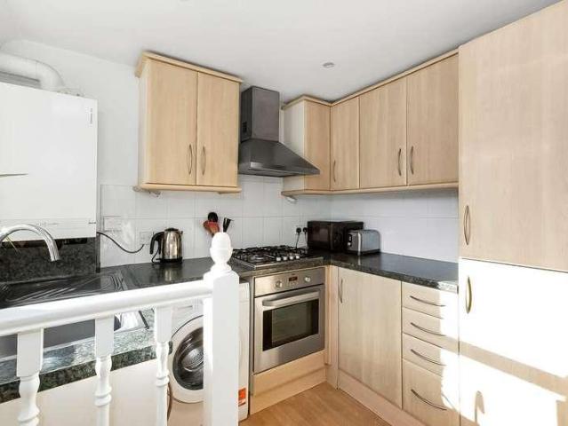 Flat for sale in London Borough of Lewisham, Forest Hill