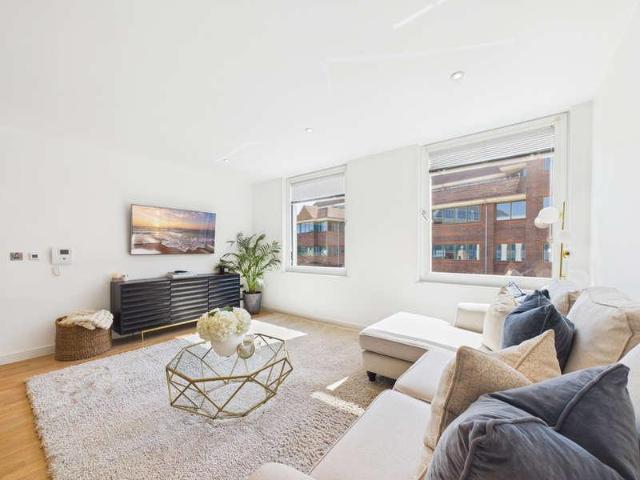 Flat for sale in New Town, Horsham
