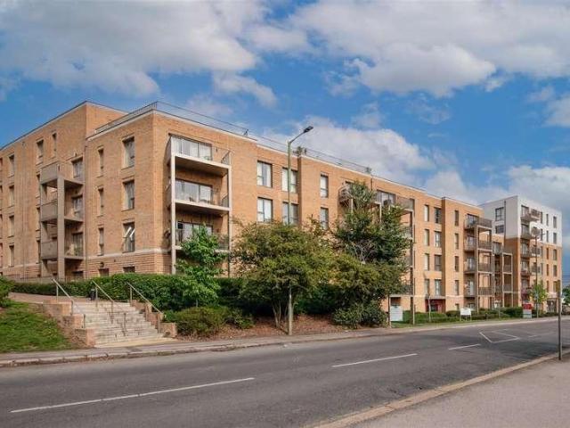 Flat for sale in West Finchley, Greater London