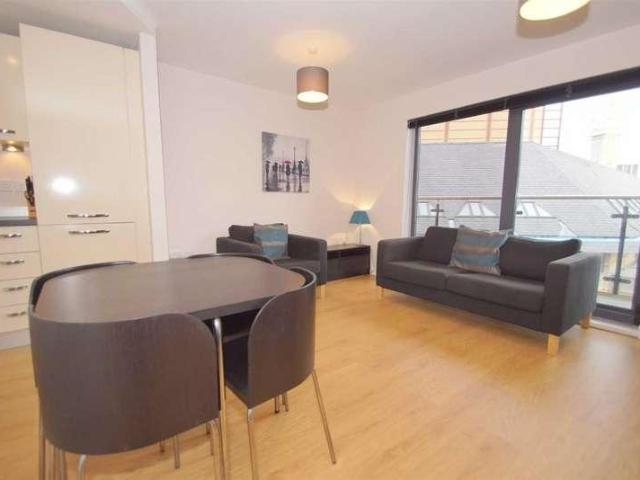 Flat for sale in Quarry Hill, West Yorkshire