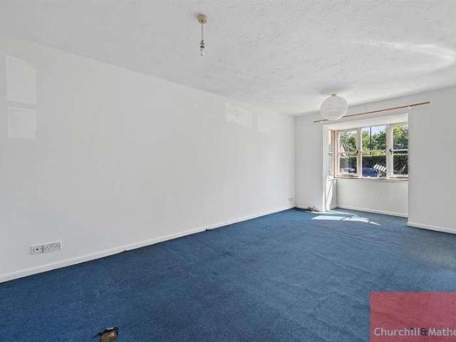 Flat for sale in London Borough of Ealing, Greater London
