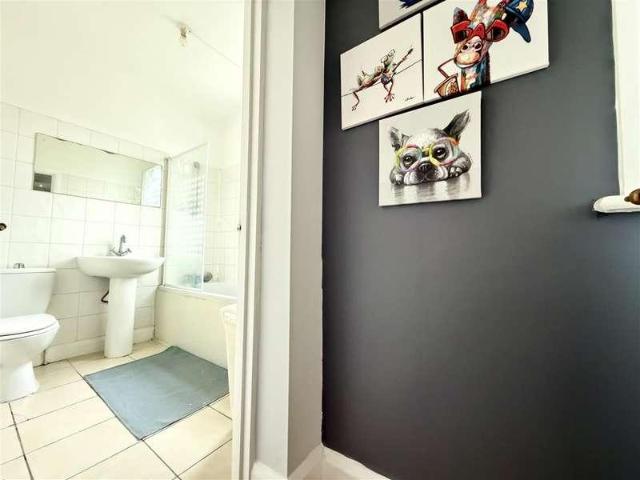Flat for sale in London Borough of Croydon, Purley