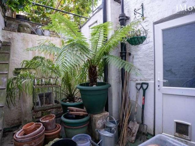 Flat for sale in Greater London