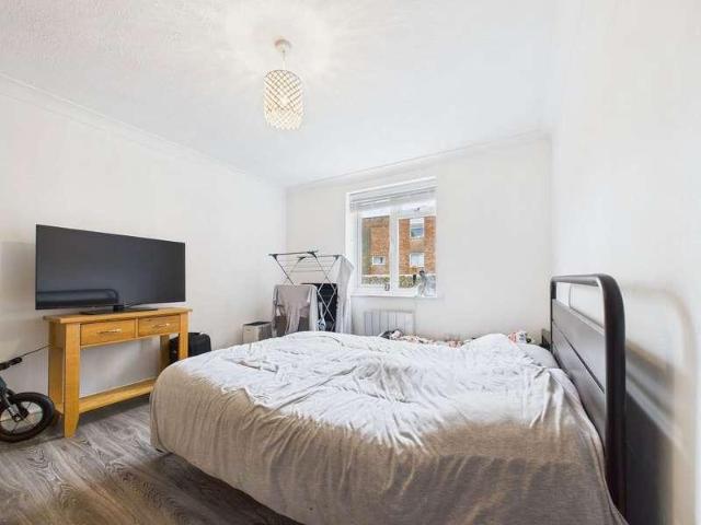 Flat for sale in Fishersgate, West Sussex