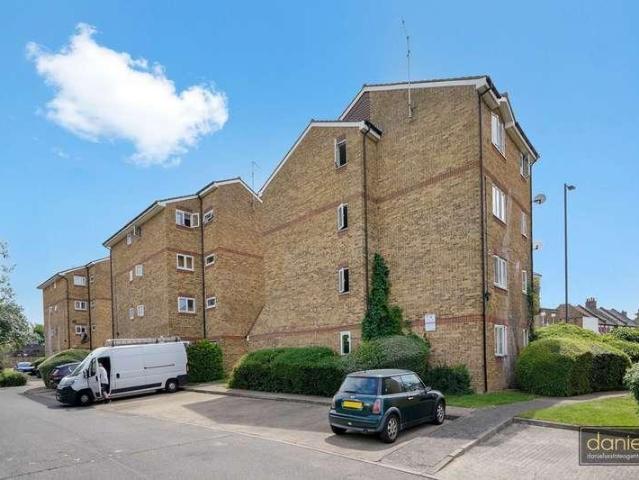 Flat for sale in Harlesden, Greater London
