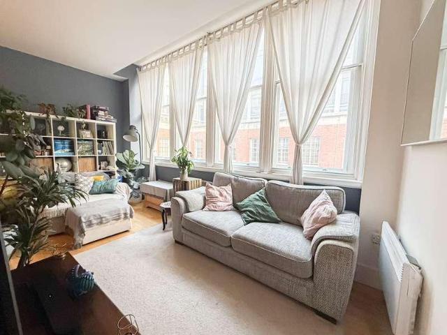 Flat for sale in Calderstones
