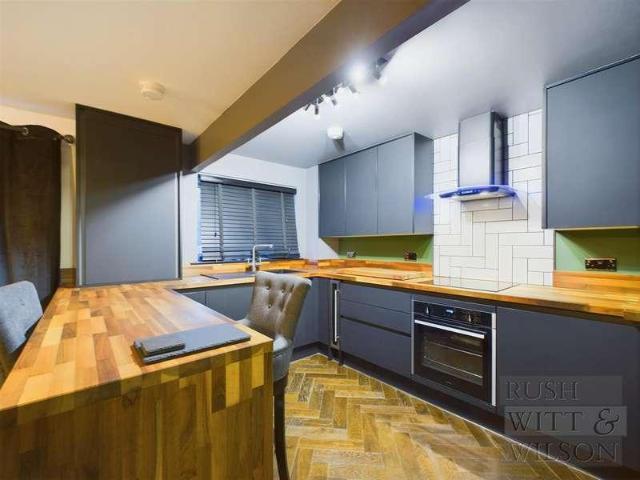 Flat for sale in Battle, Heathlands