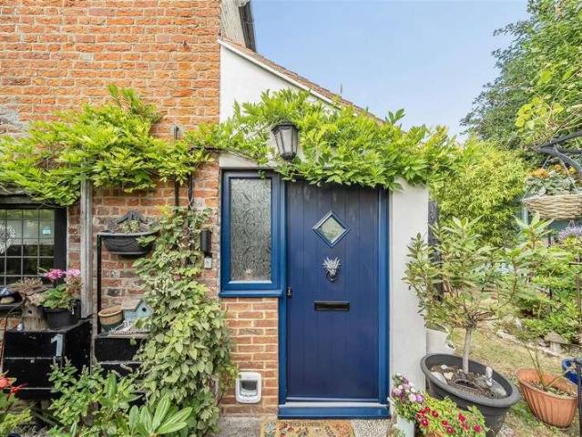 Flat for sale in Ash, Kent