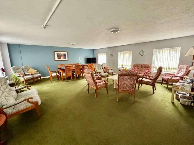 Flat for sale in London Borough of Croydon, Purley