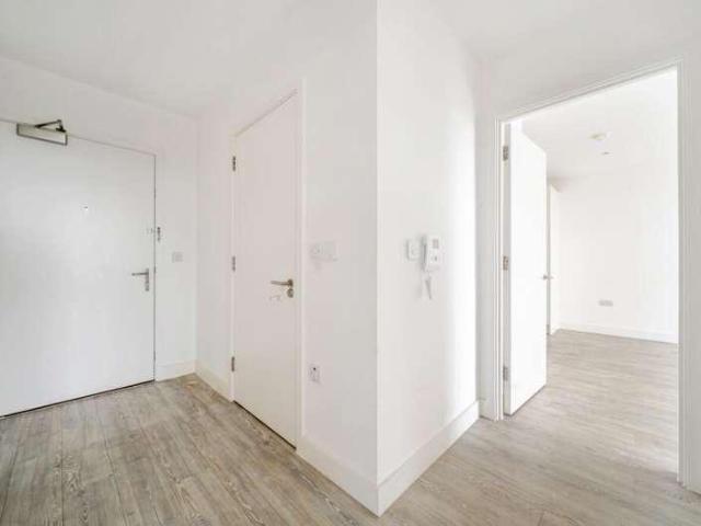 Flat for sale in Harlesden, Greater London