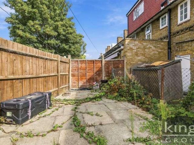 Flat for sale in London Borough of Haringey, Greater London