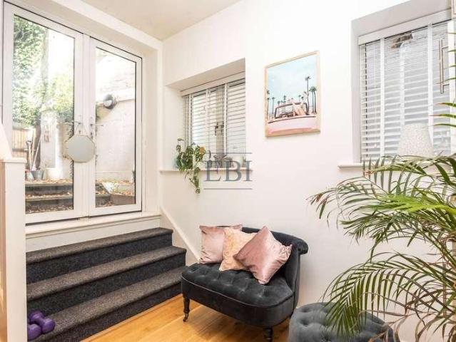 Flat for sale in Shacklewell, Greater London