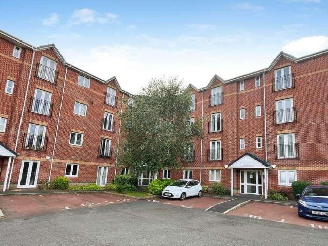 Flat for sale in Lee Bank, Greater Manchester