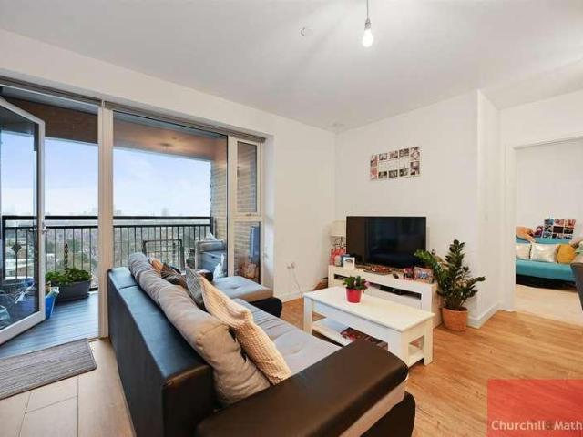 Flat for sale in London Borough of Ealing, Greater London
