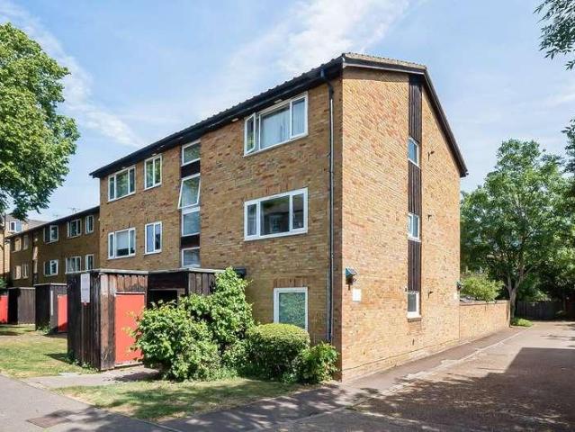 Flat for sale in St Margarets, Greater London