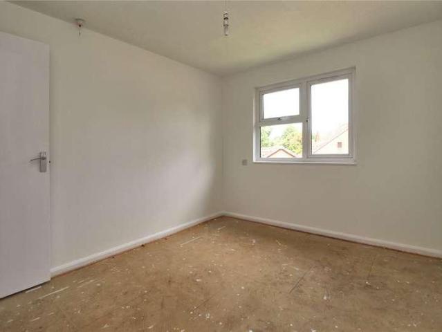 Flat for sale in Goldsworth Park, Woking
