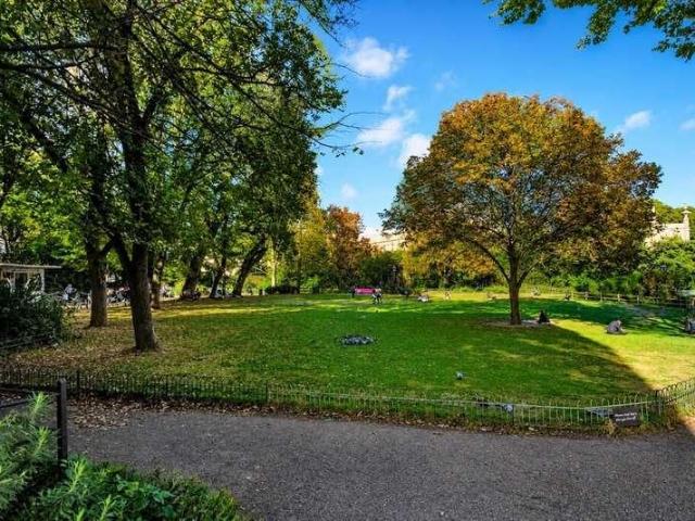 Flat for sale in Round Hill, Brighton