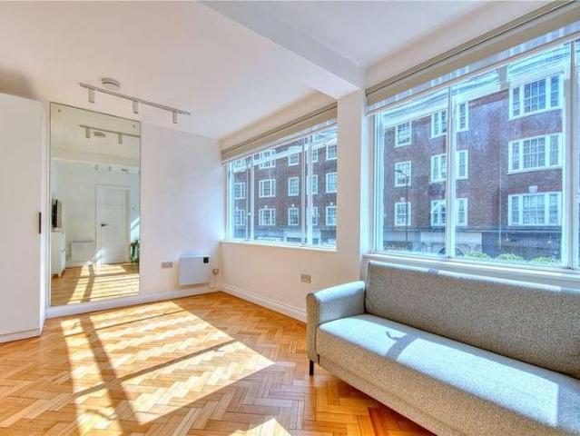 Flat for sale in Kensington, Greater London