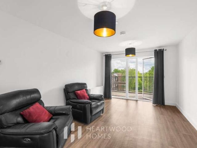 Flat for sale in St Albans, Five Acres
