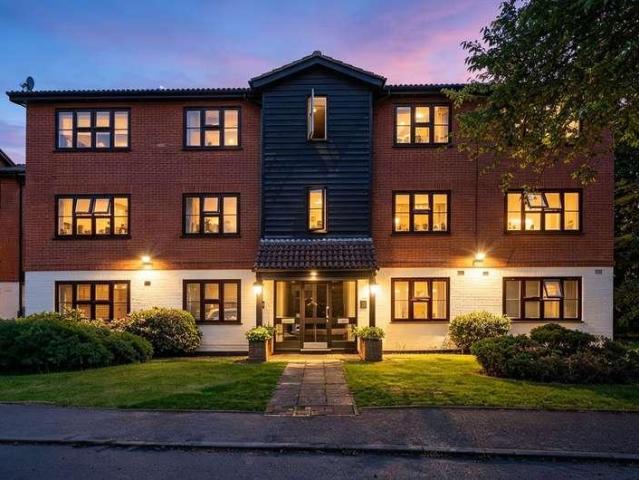 Flat for sale in Blackhills, Surrey