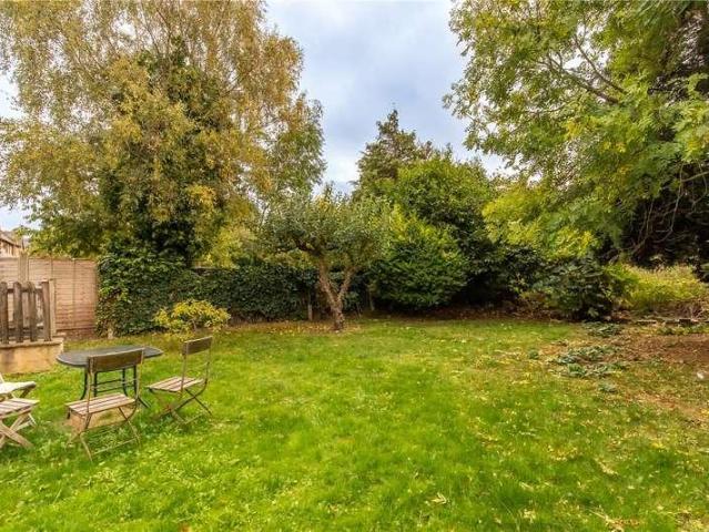 Flat for sale in London Borough of Ealing, Greater London