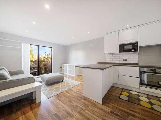 Flat for sale in London Borough of Islington, Greater London