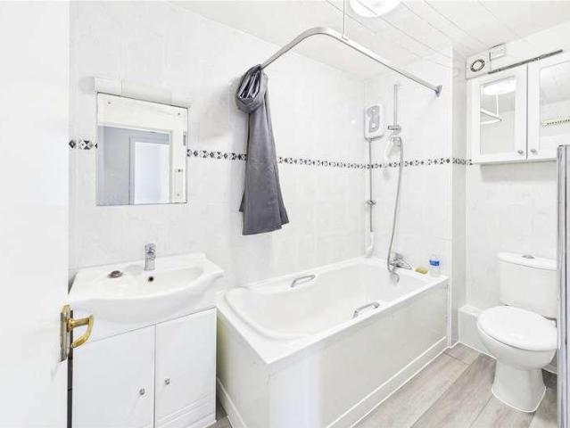 Flat for sale in London Borough of Lambeth, Greater London
