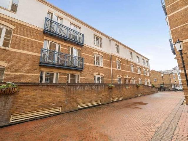 Flat for sale in Rotherhithe, Greater London