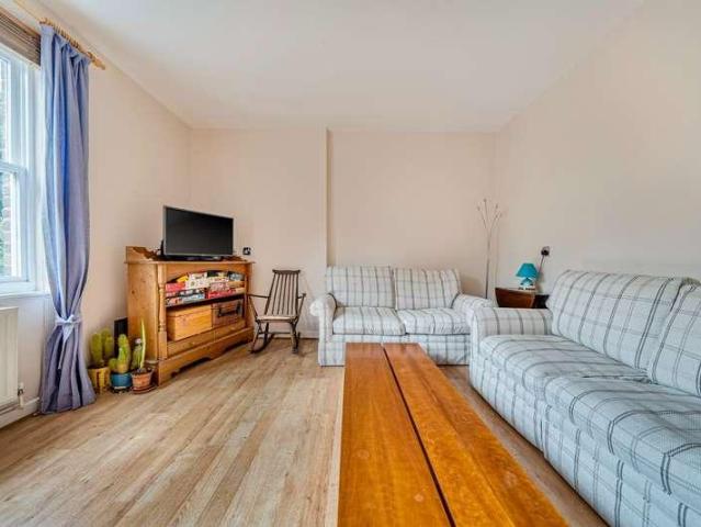 Flat for sale in London Borough of Lewisham, Deptford