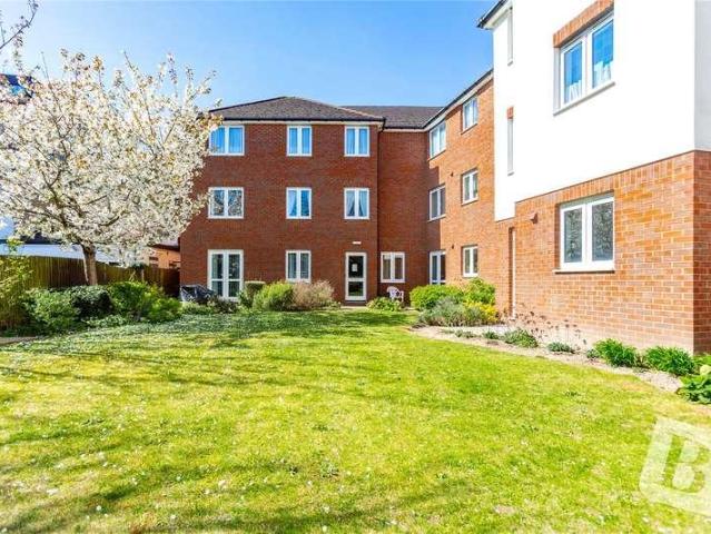 Flat for sale in Rush Green, Greater London