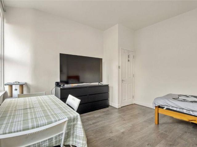 Flat for sale in South Tottenham, Greater London