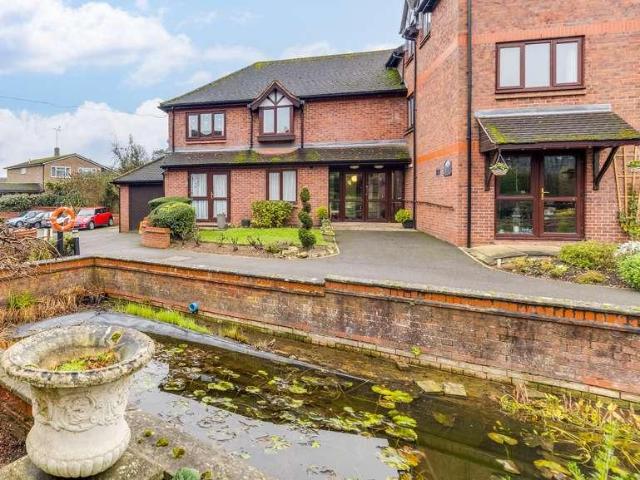 Flat for sale in King's Walden, Hertfordshire
