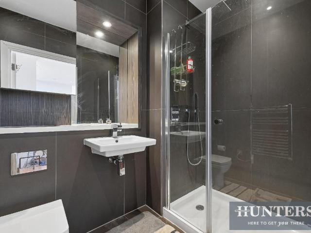 Flat for sale in London Borough of Hounslow, Greater London