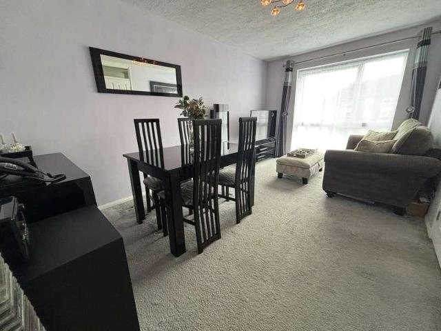 Flat for sale in Five Acres, Hertfordshire