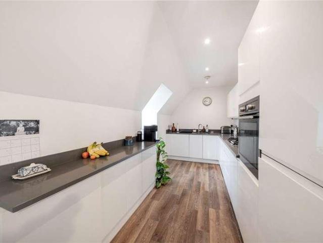 Flat for sale in High Barnet, Greater London