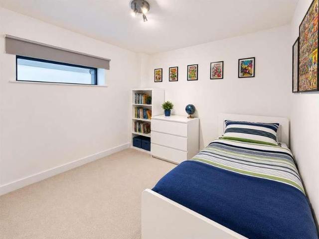 Flat for sale in The Image, Pouchen End