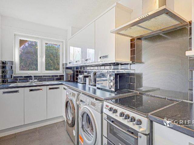 Flat for sale in Little Thurrock, Grays