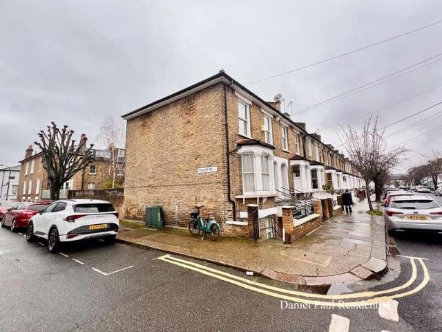 Flat for sale in Hammersmith, Greater London