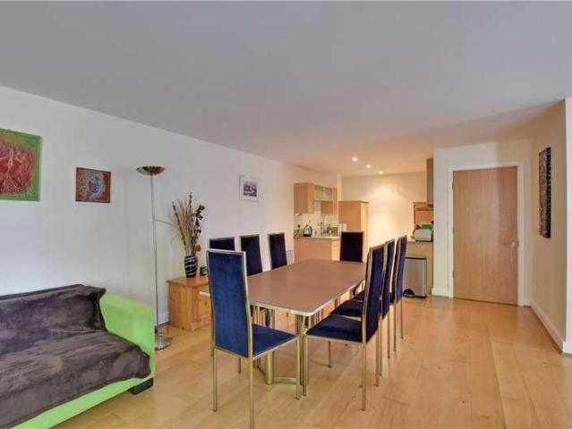 Flat for sale in East Greenwich, Greater London