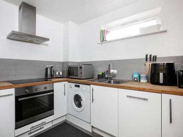 Flat for sale in Camberwell, Greater London