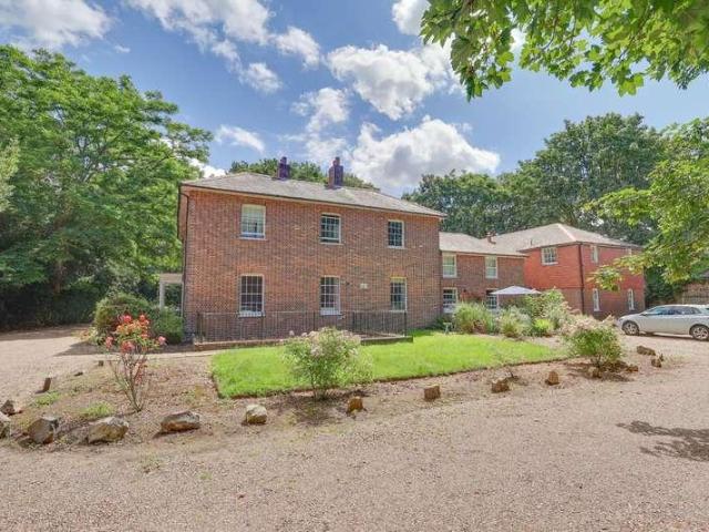 Flat for sale in Butlocks Heath, Helford
