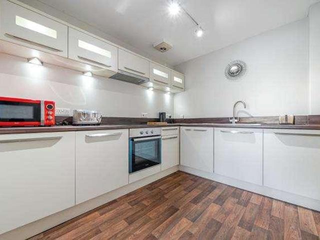 Flat for sale in Henley-on-Thames, Berrick Salome