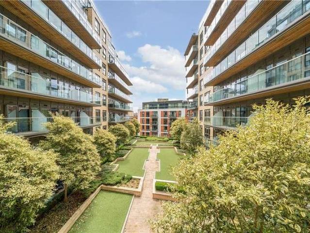 Flat for sale in London Borough of Ealing, Greater London