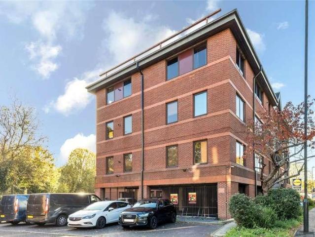 Flat for sale in Three Bridges, Glynde