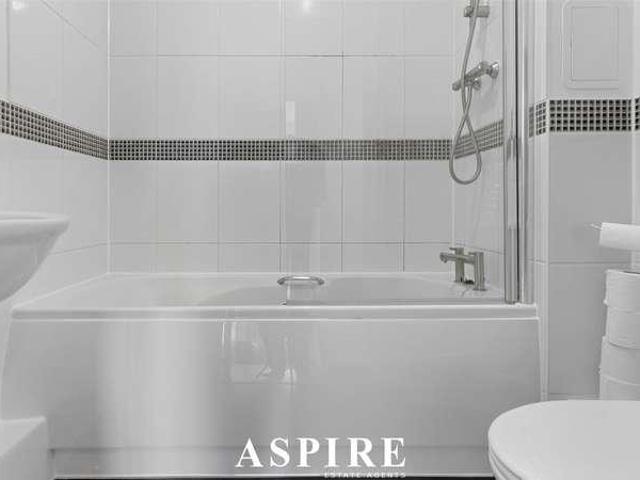 Flat for sale in Lee Chapel, Essex