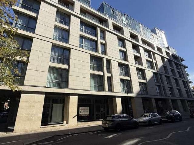 Flat for sale in Swiss Cottage, Greater London