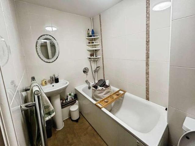 Flat for sale in Newtown, Reading